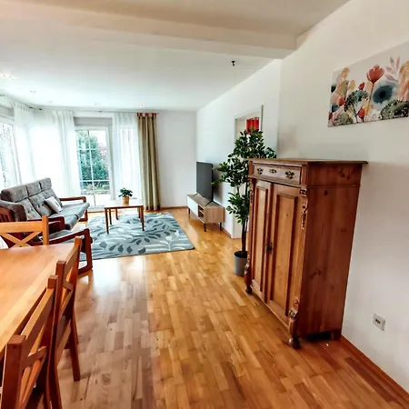 Grosses Gruppenhaus Nahe Legoland 6 Schlafzimmer Parkplatz & Wlan * Bibertal
